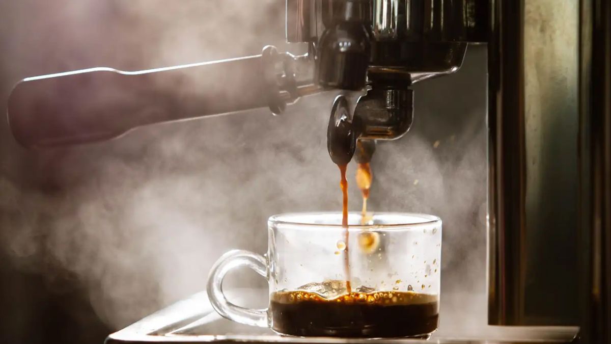 It Doesn’t Always Give You Energy… Why Do Some People Feel Sleepy After Drinking Coffee?