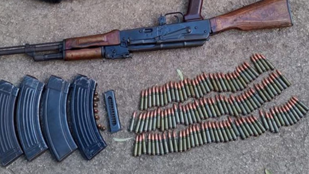 The army foils an attempt to smuggle weapons and military ammunition at the Lebanese-Syrian border and arrests 5 wanted men in Akkar and Arsal - elmarada