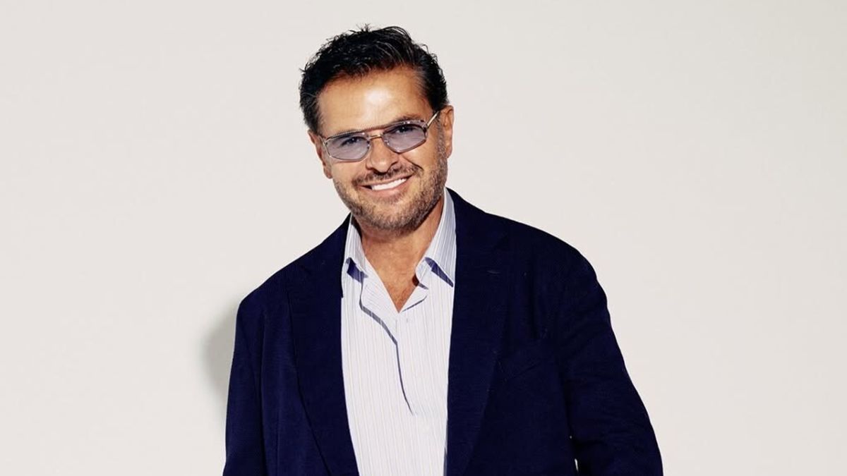 She left her wedding to sing with Ragheb Alama… A Tunisian bride steals the spotlight in Carthage