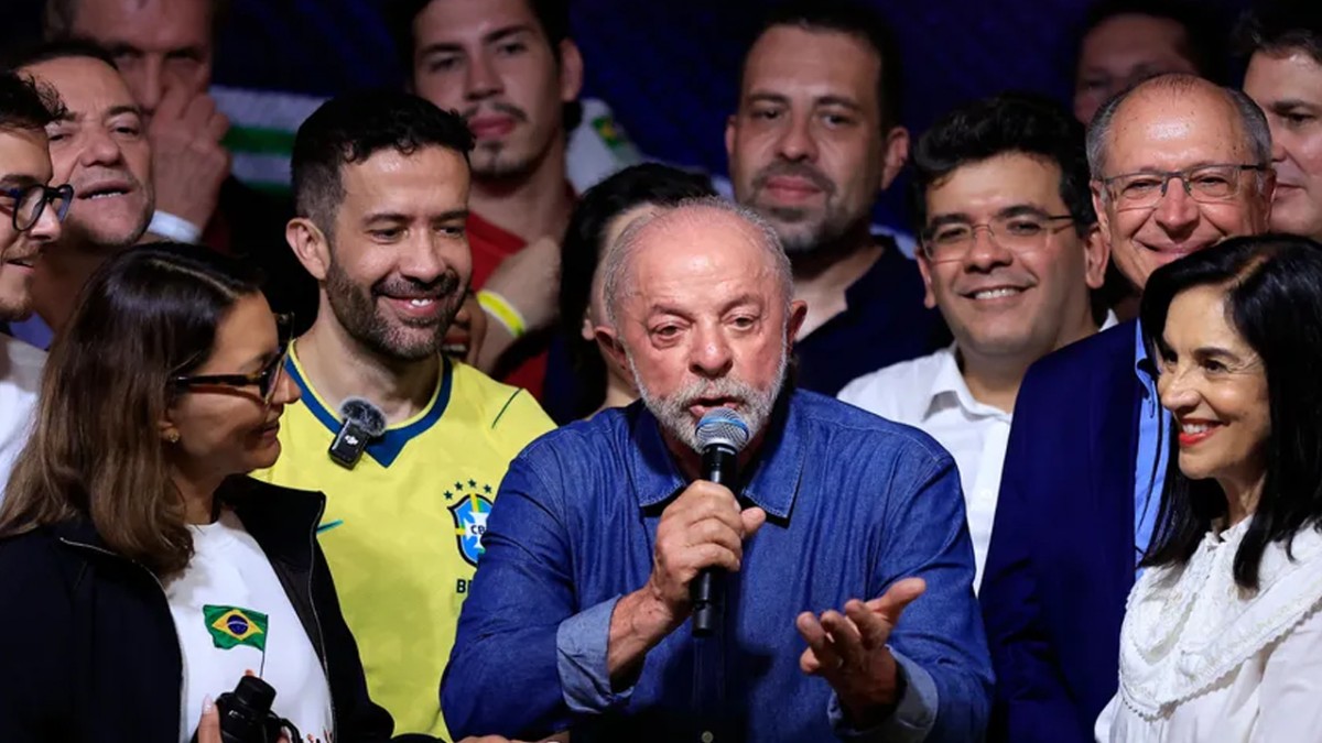لولا دا سيلفا يفوز برئاسة البرازيل.. وبولسونارو يرفض النتيجة