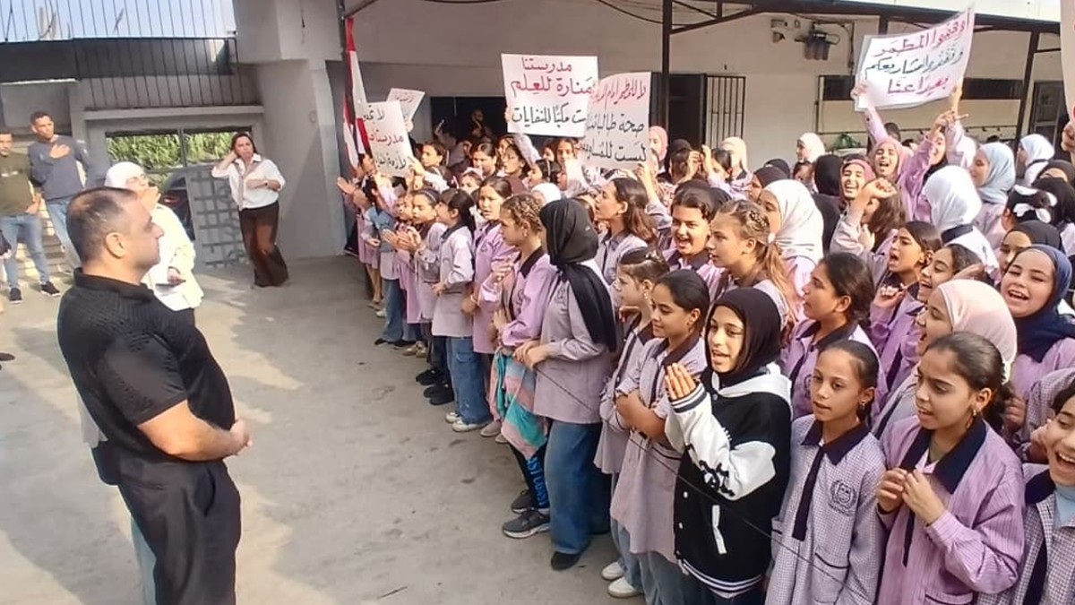 Student sit-in in Beddawi opposing the establishment of a landfill near a public school
